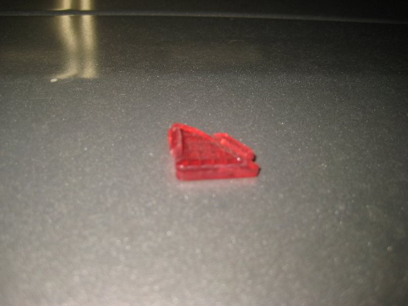 Honda-Odyssey-Third-Brake-Light-Bulb-Replacement-Guide-004