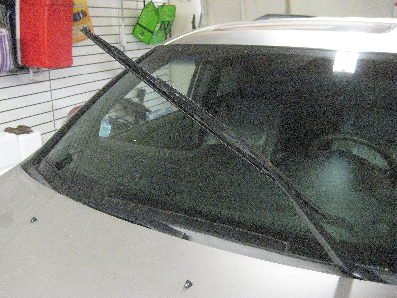 Honda-Odyssey-Windshield-Wiper-Blades-Replacement-Guide-002