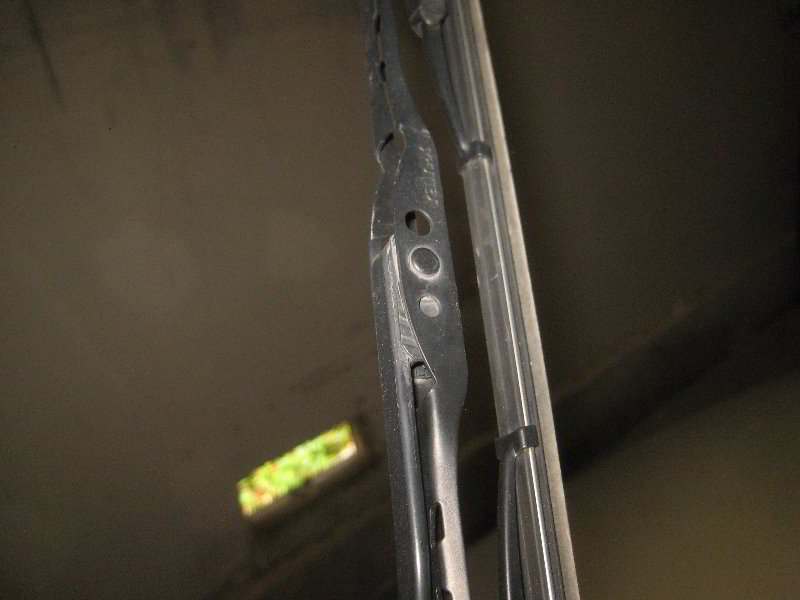Honda-Odyssey-Windshield-Wiper-Blades-Replacement-Guide-009