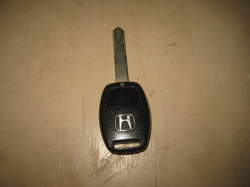 2009-2015-Honda-Pilot-Key-Fob-Battery-Replacement-Guide-002