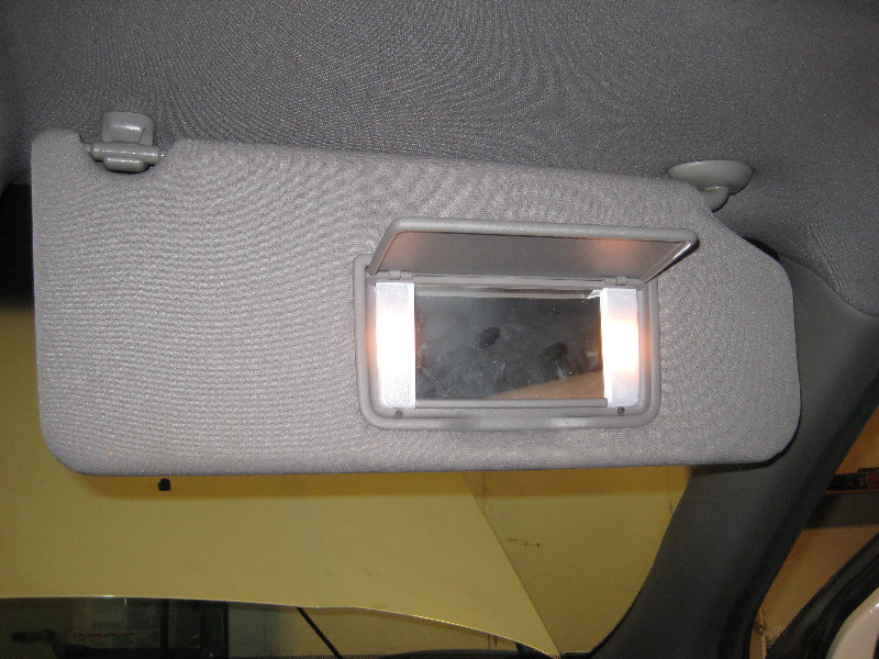 2009-2015-Honda-Pilot-Vanity-Mirror-Light-Bulbs-Replacement-Guide-002