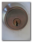 How-To-Lubricate-Sticking-Door-Lock-And-Key-005