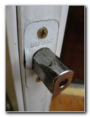 How-To-Lubricate-Sticking-Door-Lock-And-Key-012