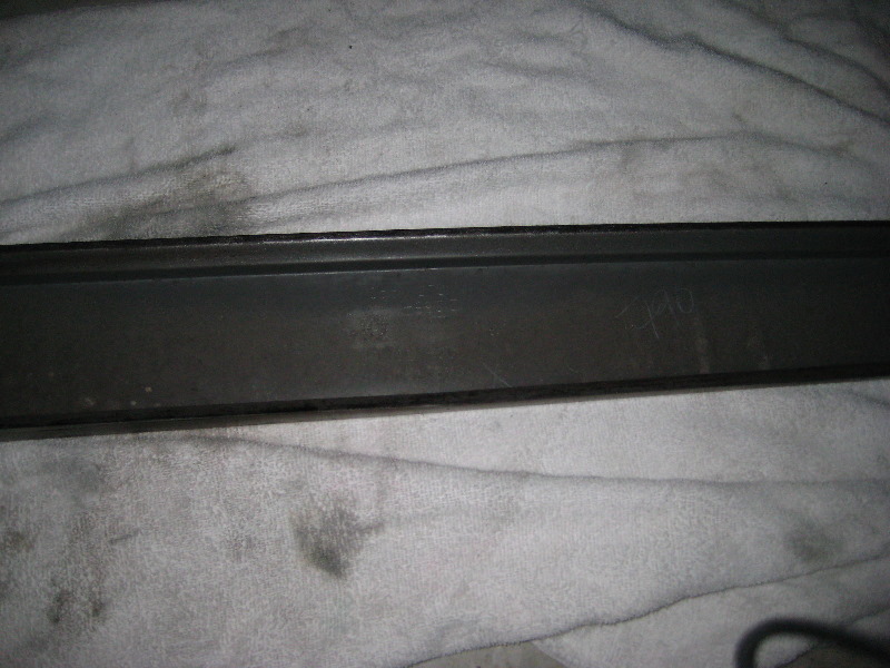 Reattach-Automotive-Door-Molding-Trim-010