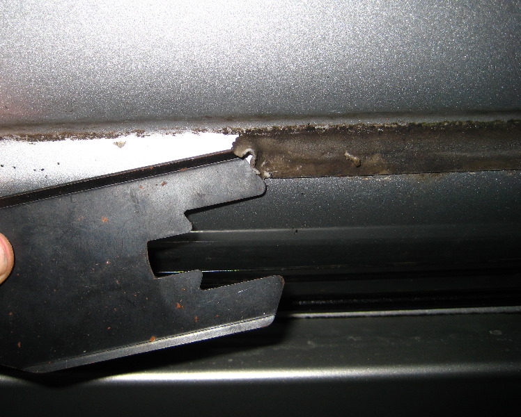 Reattach-Automotive-Door-Molding-Trim-012