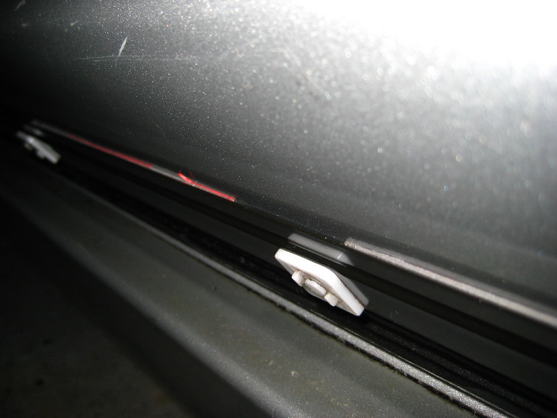 Reattach-Automotive-Door-Molding-Trim-015