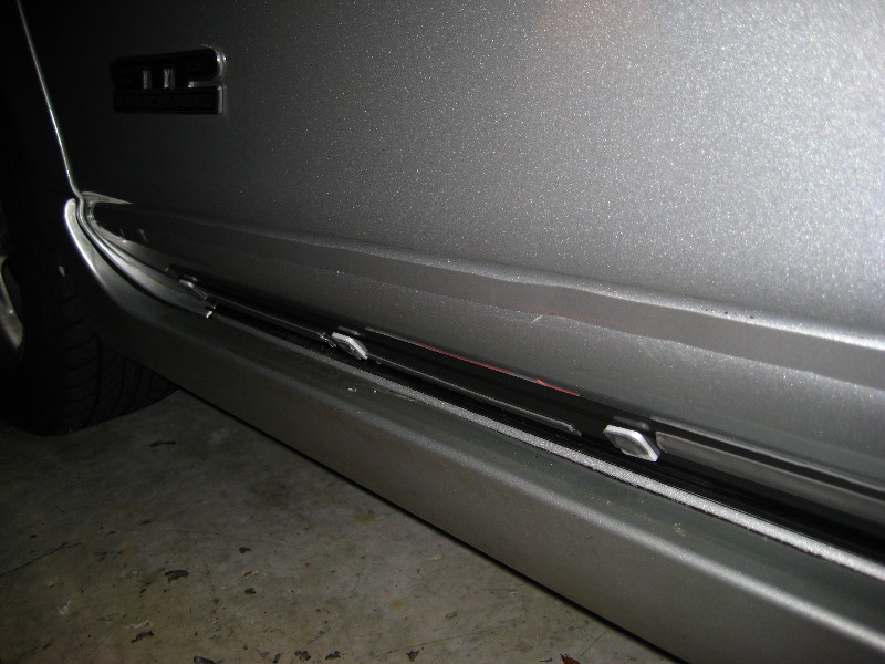 Reattach-Automotive-Door-Molding-Trim-019
