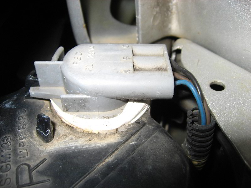 HowToFixTailLightHeadlightCondensation005