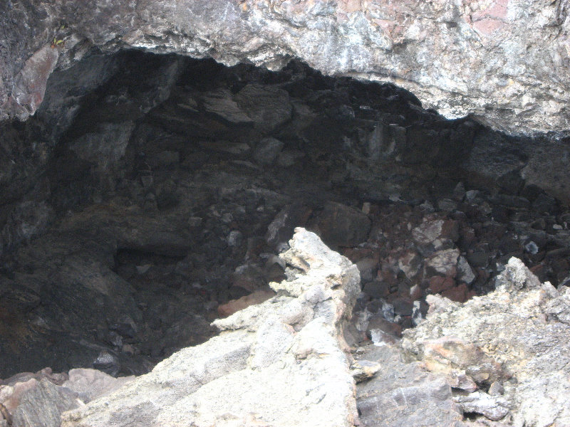Hwy-19-Lava-Tube-Cave-Near-Kona-Big-Island-Hawaii-013