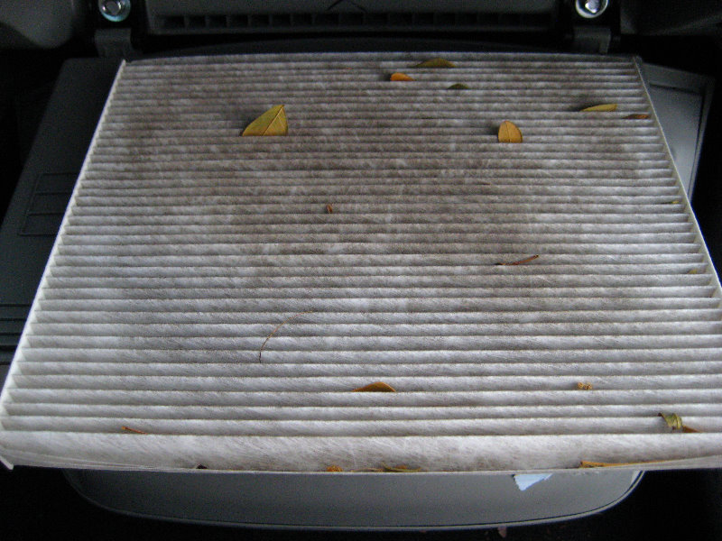Hyundai-Accent-Cabin-Air-Filter-Replacement-Guide-018
