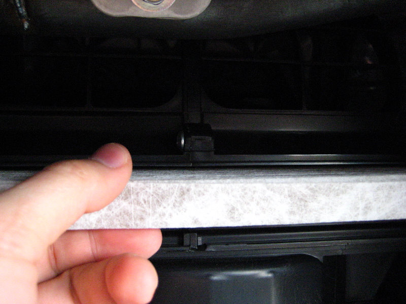 Hyundai-Accent-Cabin-Air-Filter-Replacement-Guide-020