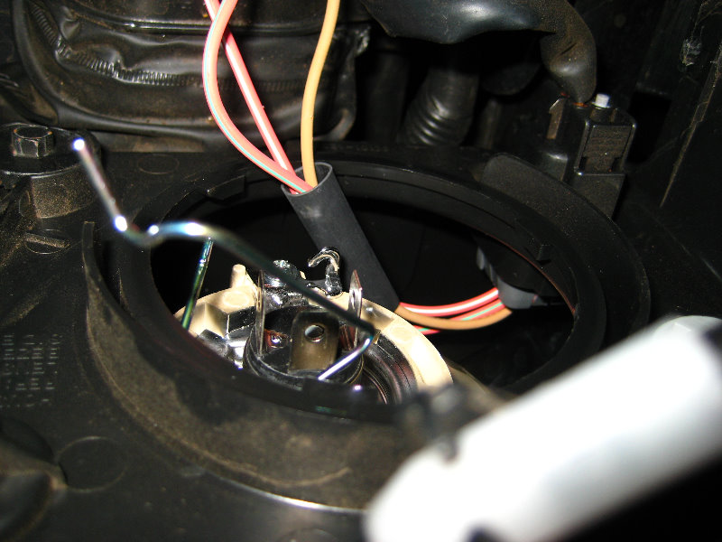 Hyundai-Accent-Headlight-Bulb-Replacement-Guide-021