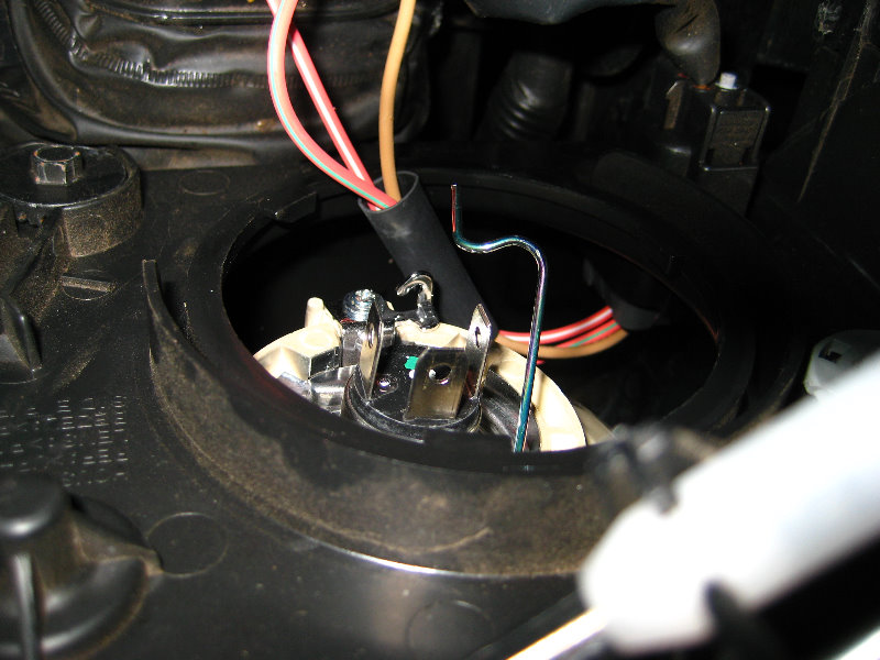 Hyundai-Accent-Headlight-Bulb-Replacement-Guide-022