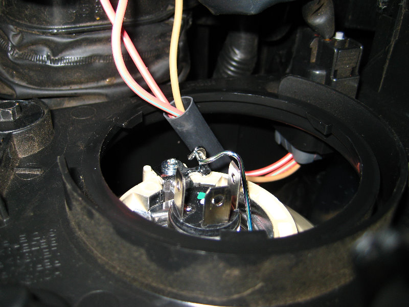 Hyundai-Accent-Headlight-Bulb-Replacement-Guide-023