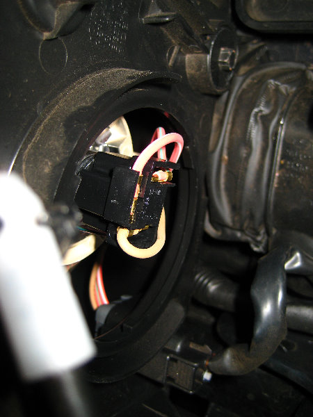 Hyundai-Accent-Headlight-Bulb-Replacement-Guide-026