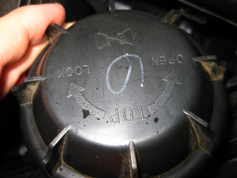 Hyundai-Accent-Headlight-Bulb-Replacement-Guide-027