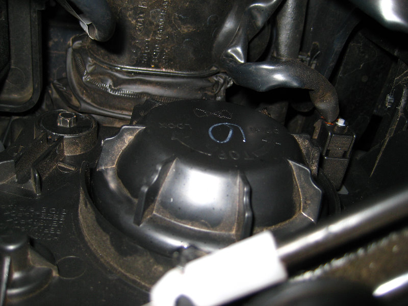Hyundai-Accent-Headlight-Bulb-Replacement-Guide-029