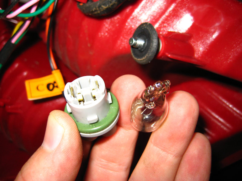 Hyundai-Accent-Tail-Light-Bulbs-Replacement-Guide-013