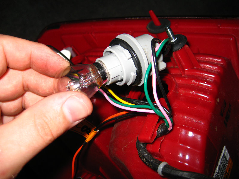 Hyundai-Accent-Tail-Light-Bulbs-Replacement-Guide-014