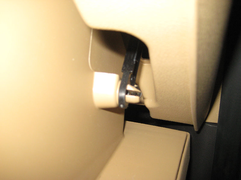 Hyundai-Elantra-HVAC-Cabin-Air-Filter-Replacement-Guide-003