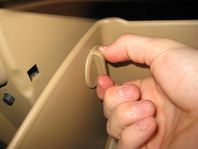 Hyundai-Elantra-HVAC-Cabin-Air-Filter-Replacement-Guide-008