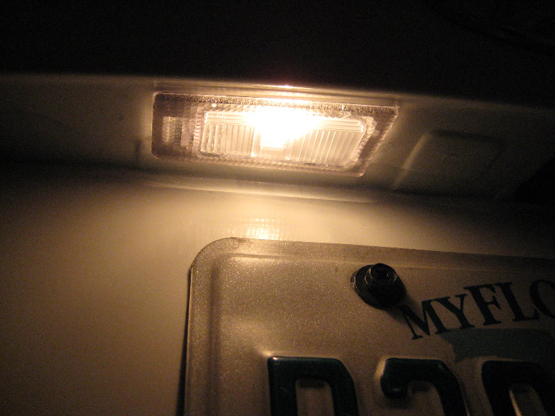 Hyundai-Elantra-License-Plate-Light-Bulbs-Replacement-Guide-010