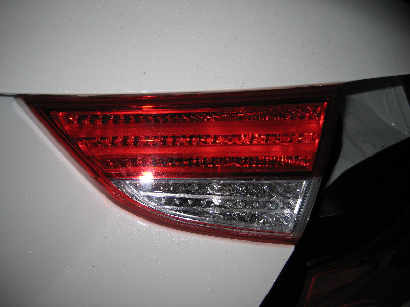 Hyundai-Elantra-Tail-Light-Bulbs-Replacement-Guide-023