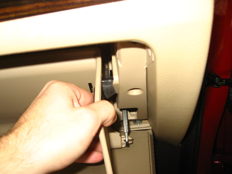 Hyundai-Santa-Fe-Cabin-Air-Filter-Element-Replacement-Guide-004