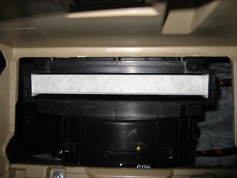 HyundaiSantaFeCabinAirFilterElementReplacementGuide012