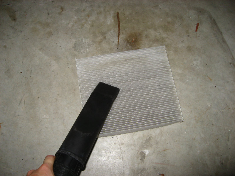 Hyundai-Santa-Fe-Cabin-Air-Filter-Element-Replacement-Guide-015