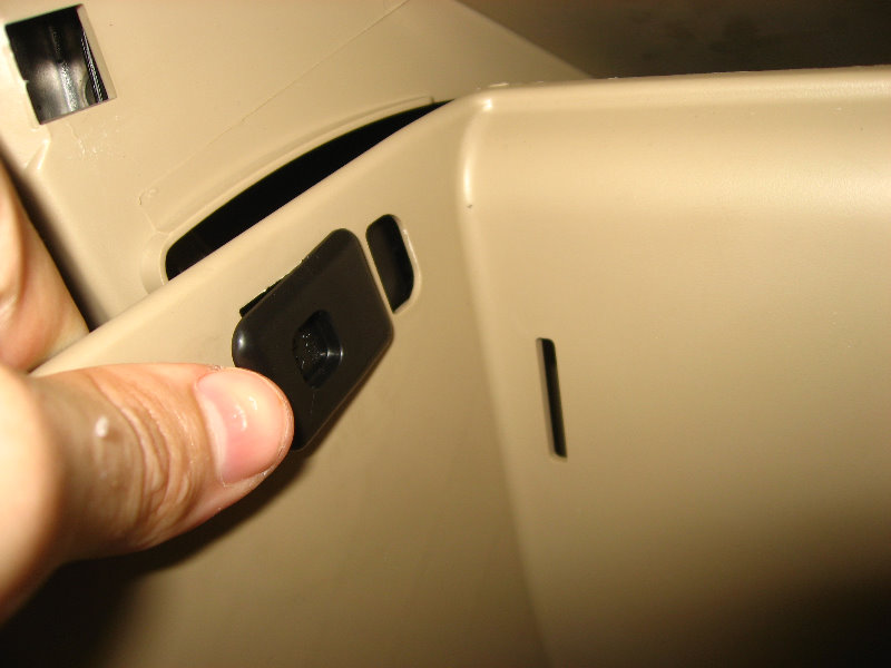 Hyundai-Santa-Fe-Cabin-Air-Filter-Element-Replacement-Guide-028