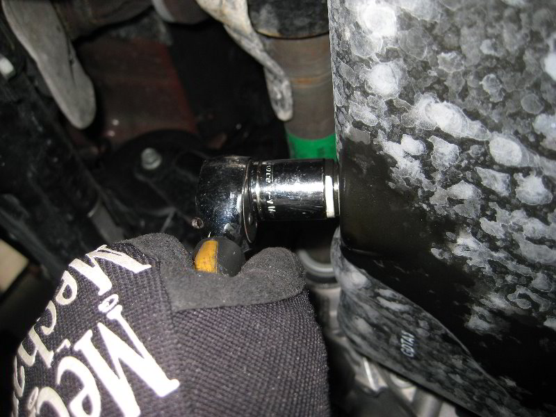 Hyundai-Santa-Fe-Engine-Oil-Change-Guide-012