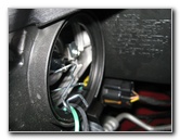Hyundai-Santa-Fe-Headlight-Bulbs-Replacement-Guide-008