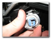 Hyundai-Santa-Fe-Headlight-Bulbs-Replacement-Guide-012