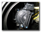 Hyundai-Santa-Fe-Headlight-Bulbs-Replacement-Guide-029