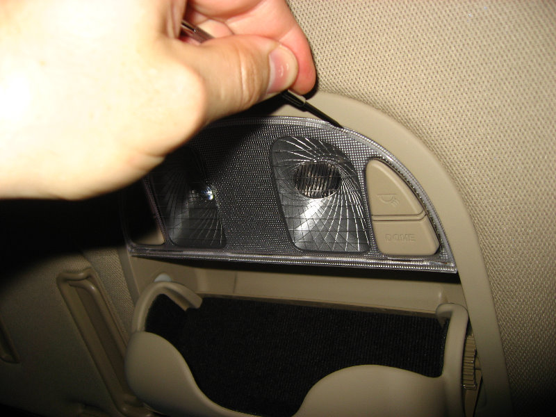 Hyundai-Santa-Fe-Overhead-Map-Light-Bulbs-Replacement-Guide-004