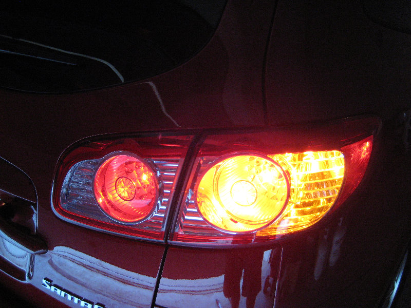Hyundai-Santa-Fe-Tail-Light-Bulbs-Replacement-Guide-036