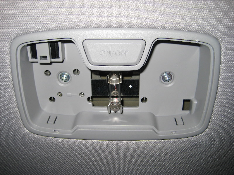 Hyundai-Sonata-Dome-Light-Bulb-Replacement-Guide-005