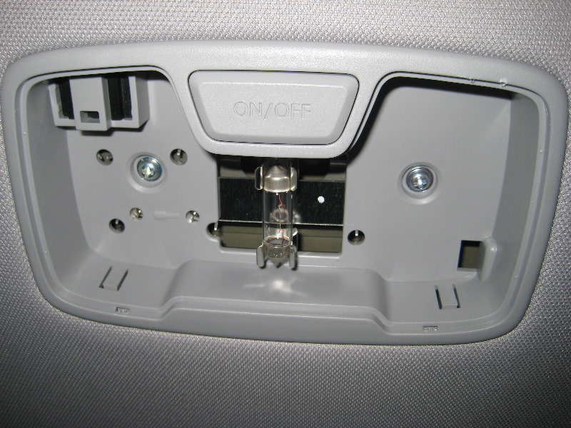 Hyundai-Sonata-Dome-Light-Bulb-Replacement-Guide-009