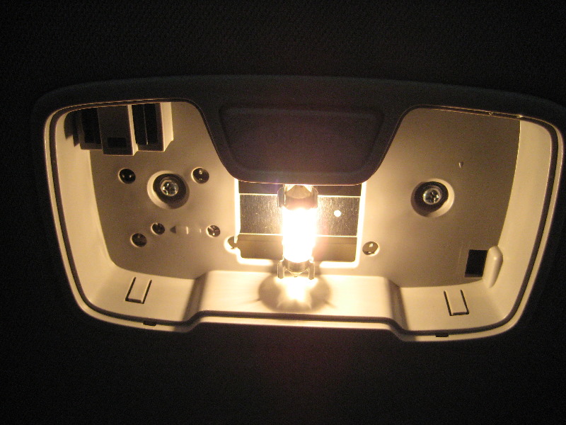 Hyundai-Sonata-Dome-Light-Bulb-Replacement-Guide-010