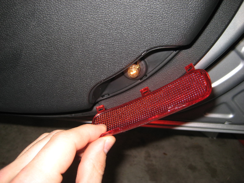 Hyundai-Sonata-Door-Courtesy-Step-Light-Bulb-Replacement-Guide-003