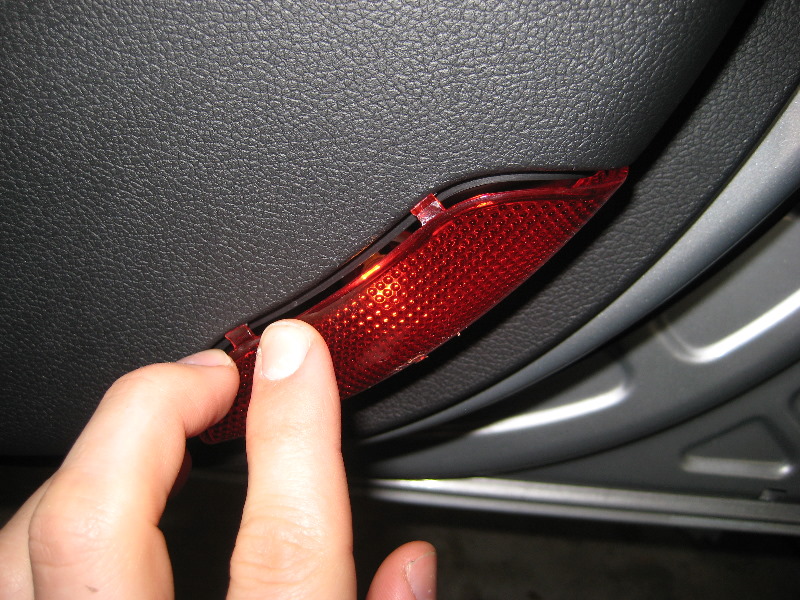 Hyundai-Sonata-Door-Courtesy-Step-Light-Bulb-Replacement-Guide-010