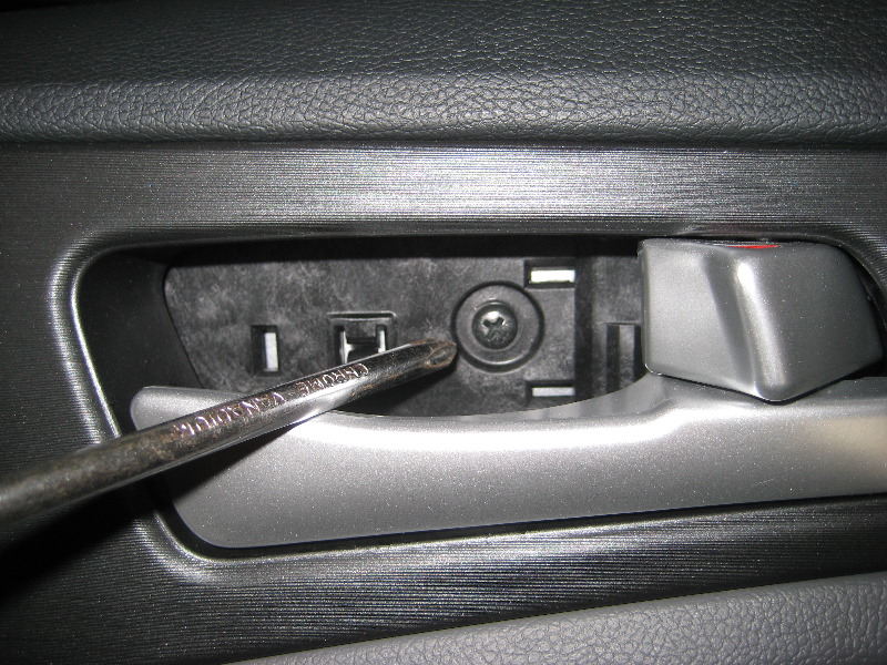 Hyundai-Sonata-Front-Door-Panel-Removal-Guide-010