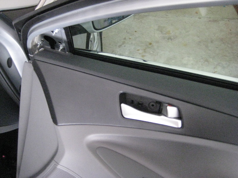 Hyundai-Sonata-Front-Door-Panel-Removal-Guide-033