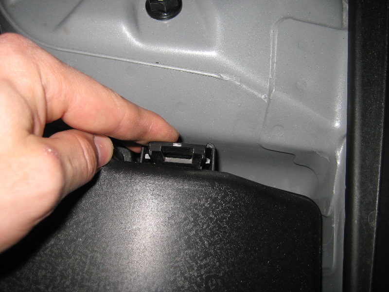 Hyundai-Sonata-Electrical-Fuse-Replacement-Guide-003