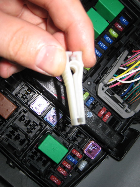 Hyundai-Sonata-Electrical-Fuse-Replacement-Guide-007