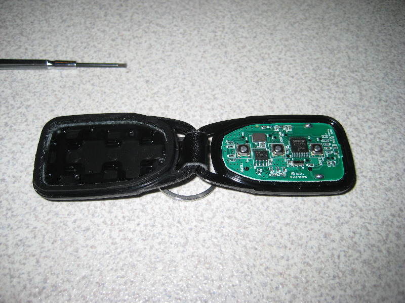 Hyundai-Sonata-Key-Fob-Battery-Replacement-Guide-014