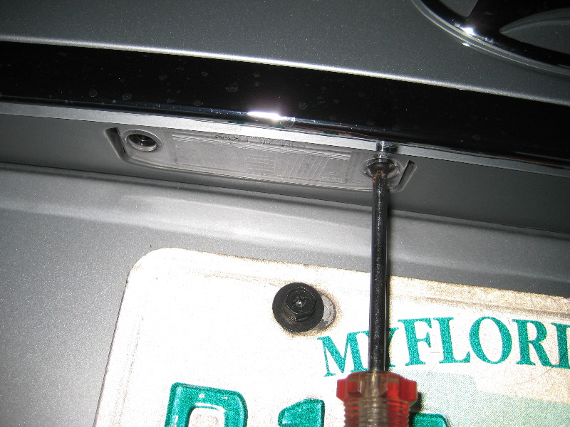 Hyundai-Sonata-License-Plate-Light-Bulb-Replacement-Guide-003