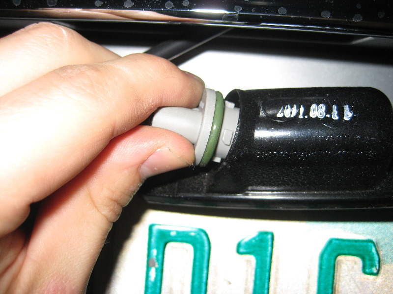 Hyundai-Sonata-License-Plate-Light-Bulb-Replacement-Guide-005