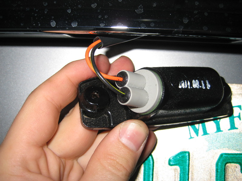 HyundaiSonataLicensePlateLightBulbReplacementGuide009